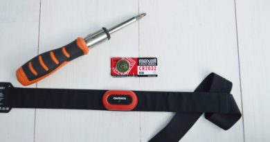 Jak wymienić baterię w czujniku tętna Garmin HRM Run/Tri/Swim Wymiana baterii w czujniku Garmin HRM Run